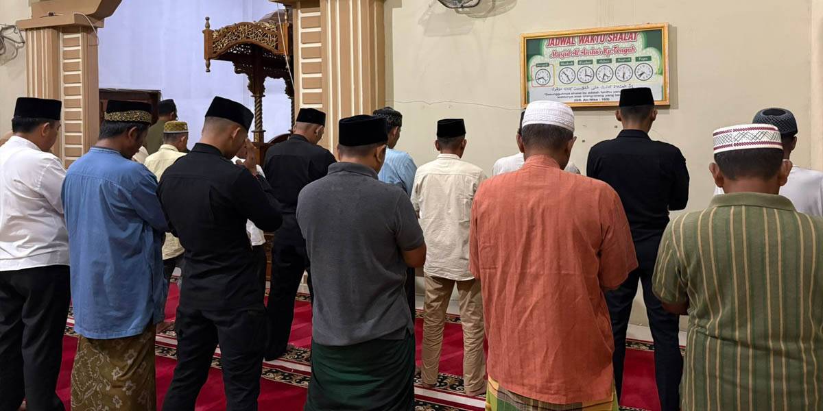 Brimob tarawih2.jpg